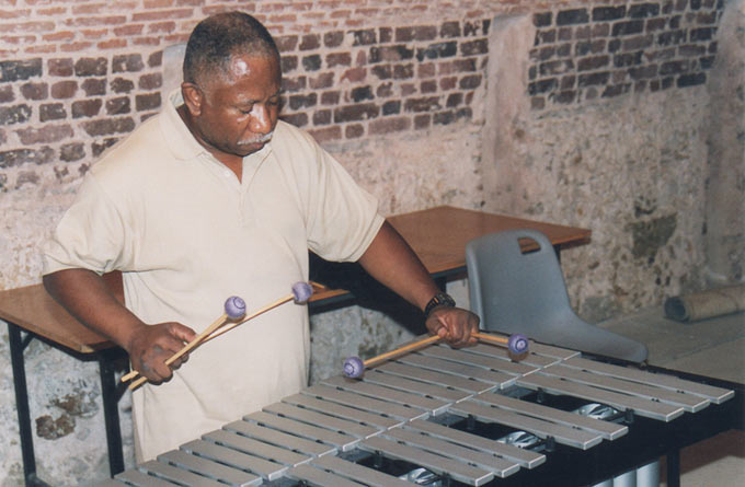 Khan Jamal, Jazz Fort Napoléon, La Seyne-sur-mer, 27 juillet 2000 © Serge Baudot