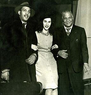 Lorraine Stein entre Vic Dickenson et Sidney Bechet c. 1940 © photo X, DR, archives Jazz Hot